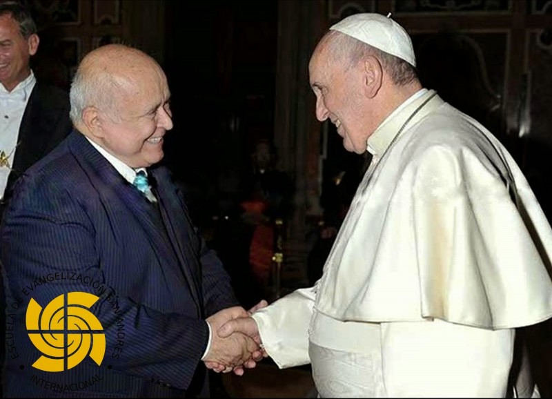 José Prado Florès, fondateur des Écoles d’Évangélisation Saint-André rencontre le pape François